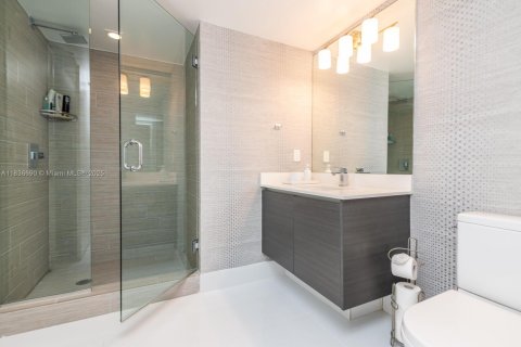 Condominio en venta en Sunny Isles Beach, Florida, 2 dormitorios, 143.16 m2 № 1935329 - foto 25