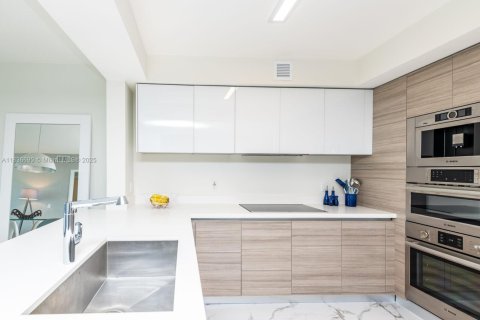 Condominio en venta en Sunny Isles Beach, Florida, 2 dormitorios, 143.16 m2 № 1935329 - foto 10