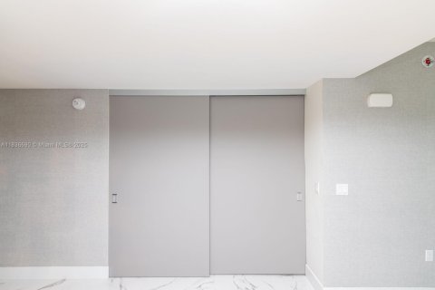 Condominio en venta en Sunny Isles Beach, Florida, 2 dormitorios, 143.16 m2 № 1935329 - foto 19