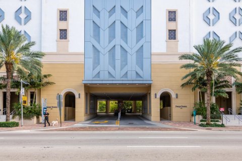 Condominio en venta en Sunny Isles Beach, Florida, 2 dormitorios, 143.16 m2 № 1935329 - foto 2