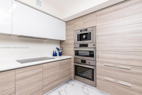 Condominio en venta en Sunny Isles Beach, Florida, 2 dormitorios, 143.16 m2 № 1935329 - foto 16
