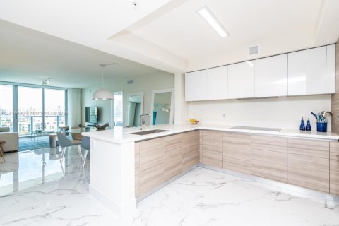 Condominio en venta en Sunny Isles Beach, Florida, 2 dormitorios, 143.16 m2 № 1935329 - foto 8