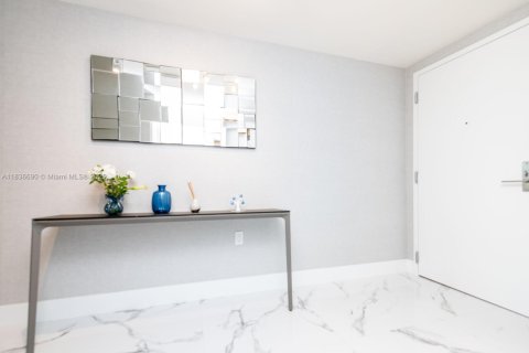 Condominio en venta en Sunny Isles Beach, Florida, 2 dormitorios, 143.16 m2 № 1935329 - foto 5