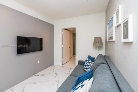 Condominio en venta en Sunny Isles Beach, Florida, 2 dormitorios, 143.16 m2 № 1935329 - foto 22