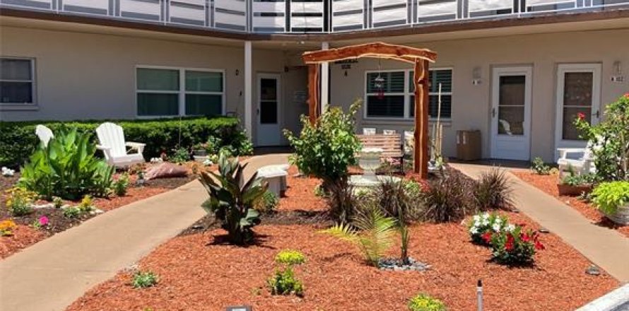 Condominio en Saint Petersburg, Florida, 1 dormitorio № 1719345