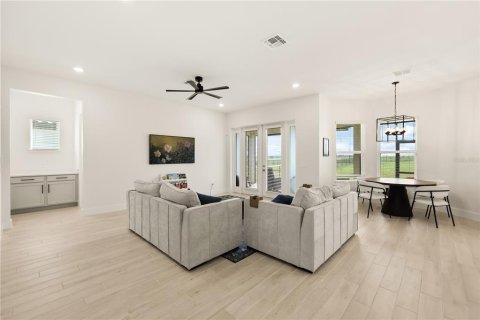 Villa ou maison à vendre à Winter Garden, Floride: 4 chambres, 318.1 m2 № 2405376 - photo 3