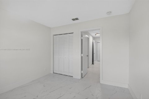 House in Boca Raton, Florida 2 bedrooms, 96.99 sq.m. № 1892193 - photo 14