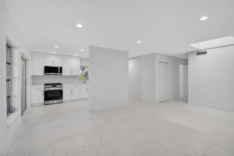 House in Boca Raton, Florida 2 bedrooms, 96.99 sq.m. № 1892193 - photo 9