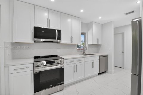 House in Boca Raton, Florida 2 bedrooms, 96.99 sq.m. № 1892193 - photo 4