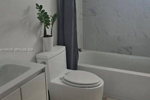 Adosado en venta en Fort Lauderdale, Florida, 2 dormitorios, 116.13 m2 № 1988925 - foto 19