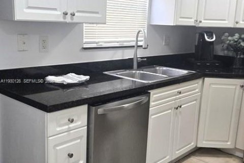 Adosado en venta en Fort Lauderdale, Florida, 2 dormitorios, 116.13 m2 № 1988925 - foto 9