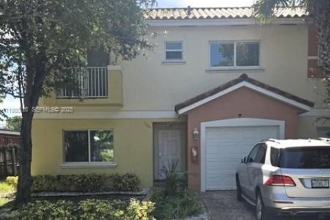 Adosado en venta en Fort Lauderdale, Florida, 2 dormitorios, 116.13 m2 № 1988925 - foto 1