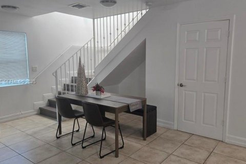 Adosado en venta en Fort Lauderdale, Florida, 2 dormitorios, 116.13 m2 № 1988925 - foto 6