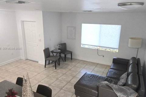 Adosado en venta en Fort Lauderdale, Florida, 2 dormitorios, 116.13 m2 № 1988925 - foto 4