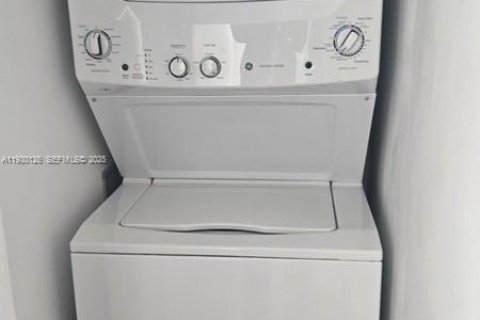 Adosado en venta en Fort Lauderdale, Florida, 2 dormitorios, 116.13 m2 № 1988925 - foto 16