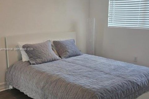 Adosado en venta en Fort Lauderdale, Florida, 2 dormitorios, 116.13 m2 № 1988925 - foto 17