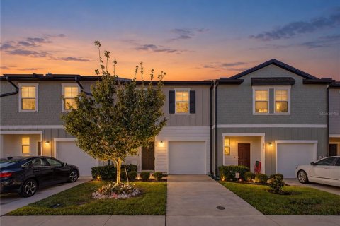 Townhouse in Davenport, Florida 3 bedrooms, 130.43 sq.m. № 2362347