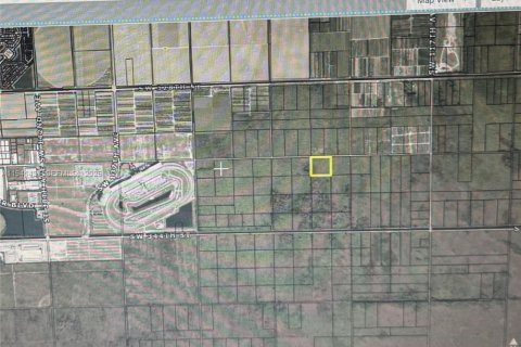 Commercial property in Miami-Dade, Florida № 1998424