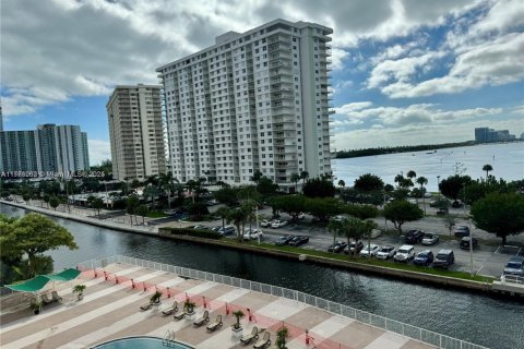 Copropriété à vendre à Sunny Isles Beach, Floride: 1 chambre, 65.5 m2 № 1959333 - photo 3