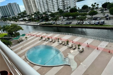 Copropriété à vendre à Sunny Isles Beach, Floride: 1 chambre, 65.5 m2 № 1959333 - photo 15