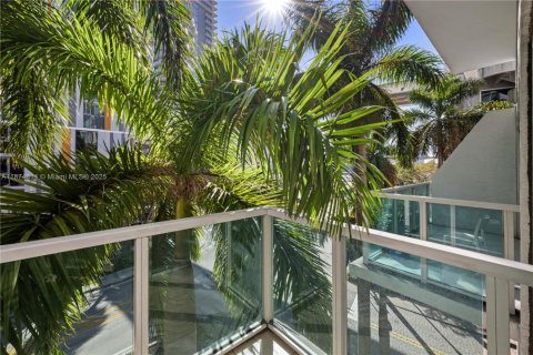 Condo in Miami, Florida, 1 bedroom № 1925939 - photo 10
