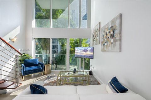 Condo in Miami, Florida, 1 bedroom № 1925939 - photo 1