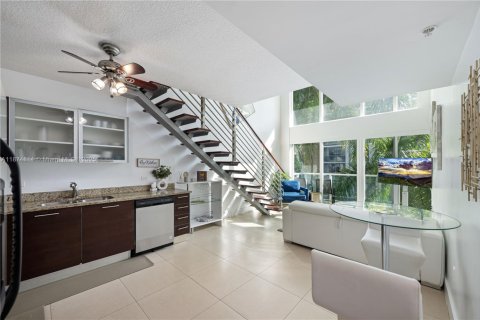 Condo in Miami, Florida, 1 bedroom № 1925939 - photo 4