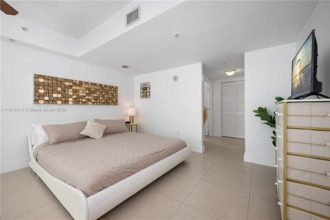 Condo in Miami, Florida, 1 bedroom № 1925939 - photo 13
