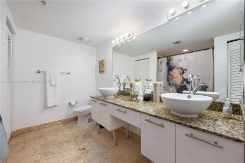 Condo in Miami, Florida, 1 bedroom № 1925939 - photo 18