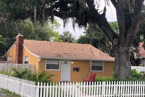 House in Saint Petersburg, Florida 3 bedrooms, 141.95 sq.m. № 1740806 - photo 2