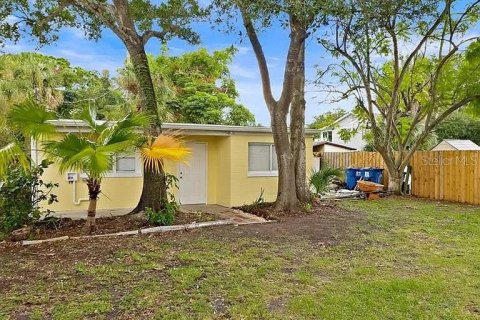House in Saint Petersburg, Florida 3 bedrooms, 141.95 sq.m. № 1740806 - photo 10