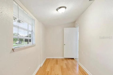 House in Saint Petersburg, Florida 3 bedrooms, 141.95 sq.m. № 1740806 - photo 6