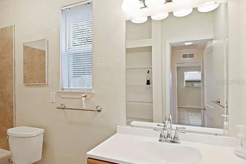House in Saint Petersburg, Florida 3 bedrooms, 141.95 sq.m. № 1740806 - photo 5