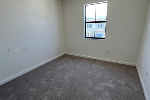 Снять в аренду таунхаус в Хомстед, Флорида 3 спальни, 157.47м2, № 1992705 - фото 17