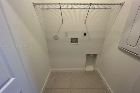 Снять в аренду таунхаус в Хомстед, Флорида 3 спальни, 157.47м2, № 1992705 - фото 13