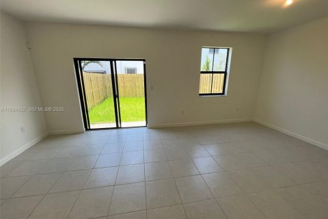 Снять в аренду таунхаус в Хомстед, Флорида 3 спальни, 157.47м2, № 1992705 - фото 3