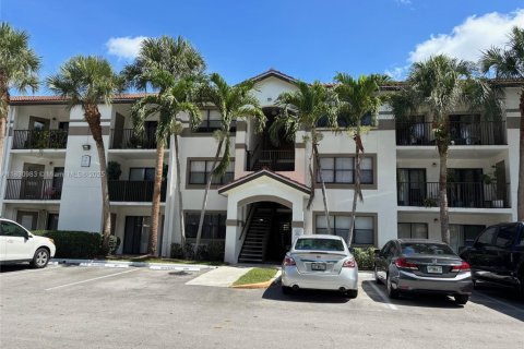Condo in Hollywood, Florida, 1 bedroom  № 1809457 - photo 1