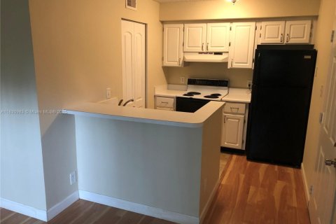 Condo in Hollywood, Florida, 1 bedroom  № 1809457 - photo 3