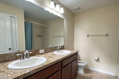 Adosado en venta en Tampa, Florida, 4 dormitorios, 212.65 m2 № 2295125 - foto 26