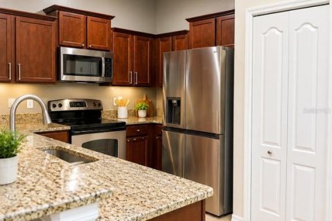 Adosado en venta en Tampa, Florida, 4 dormitorios, 212.65 m2 № 2295125 - foto 8
