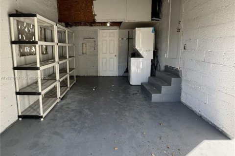 Снять в аренду виллу или дом в Майами, Флорида 2 спальни, 130.06м2, № 2078100 - фото 12