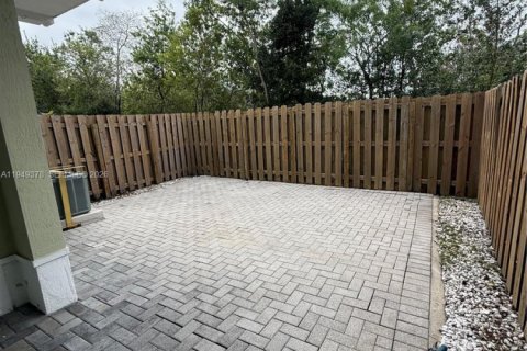 Снять в аренду таунхаус в Дорал, Флорида 3 спальни, 186.55м2, № 2006920 - фото 11