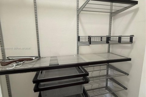 Снять в аренду таунхаус в Дорал, Флорида 3 спальни, 186.55м2, № 2006920 - фото 24