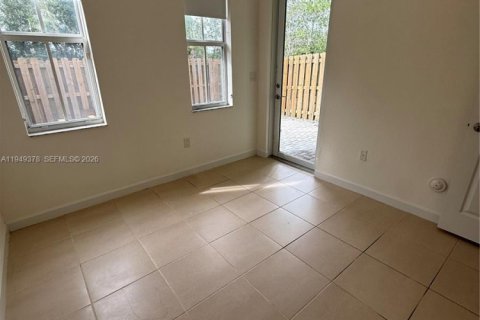 Снять в аренду таунхаус в Дорал, Флорида 3 спальни, 186.55м2, № 2006920 - фото 9