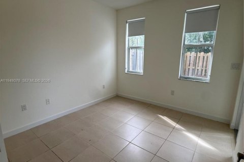 Снять в аренду таунхаус в Дорал, Флорида 3 спальни, 186.55м2, № 2006920 - фото 7