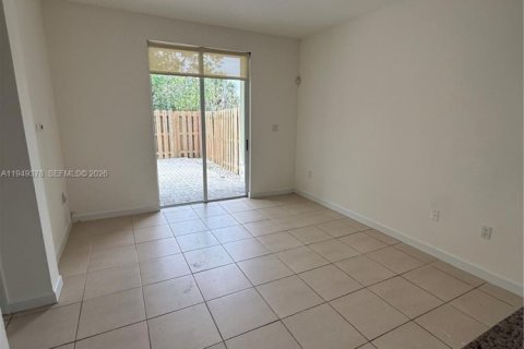 Снять в аренду таунхаус в Дорал, Флорида 3 спальни, 186.55м2, № 2006920 - фото 6