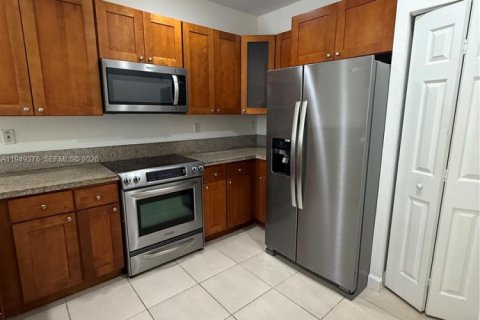 Снять в аренду таунхаус в Дорал, Флорида 3 спальни, 186.55м2, № 2006920 - фото 4