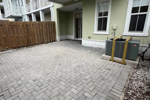 Снять в аренду таунхаус в Дорал, Флорида 3 спальни, 186.55м2, № 2006920 - фото 10