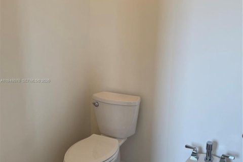 Снять в аренду таунхаус в Дорал, Флорида 3 спальни, 186.55м2, № 2006920 - фото 25