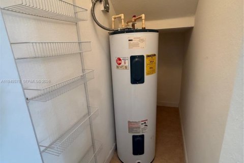 Снять в аренду таунхаус в Дорал, Флорида 3 спальни, 186.55м2, № 2006920 - фото 13